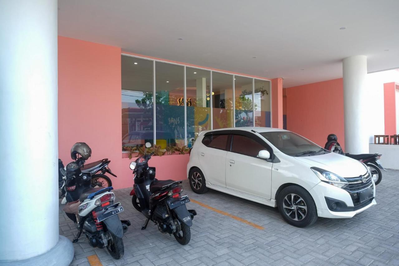 Sans Hotel Aurum Majapahit Semarang Bagian luar foto